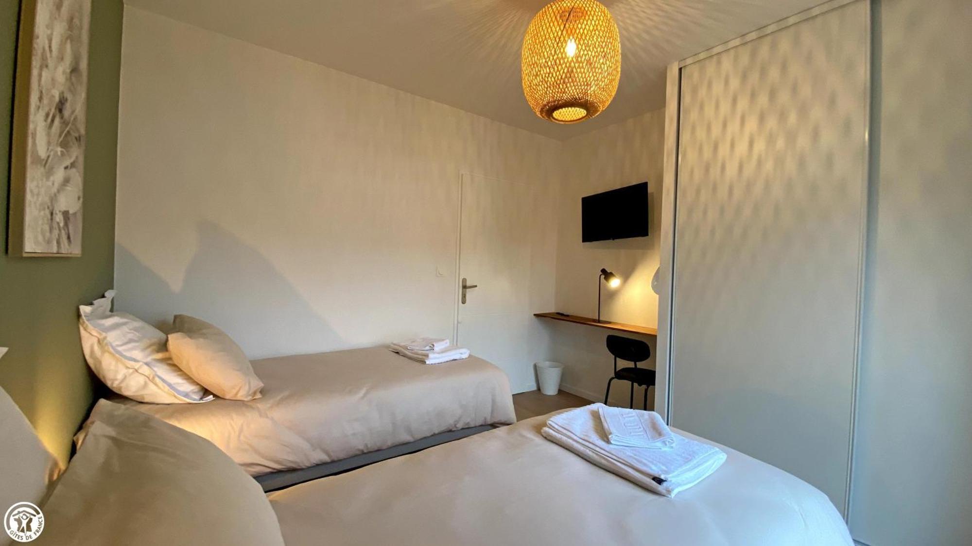 Breakislebed 3 Maisons Chu Limoges Extérieur photo